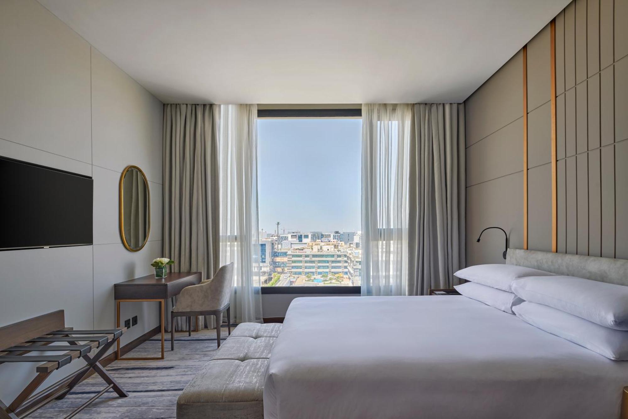 Crowne Plaza - West Cairo Arkan By Ihg 6th of October City Esterno foto Deluxe room