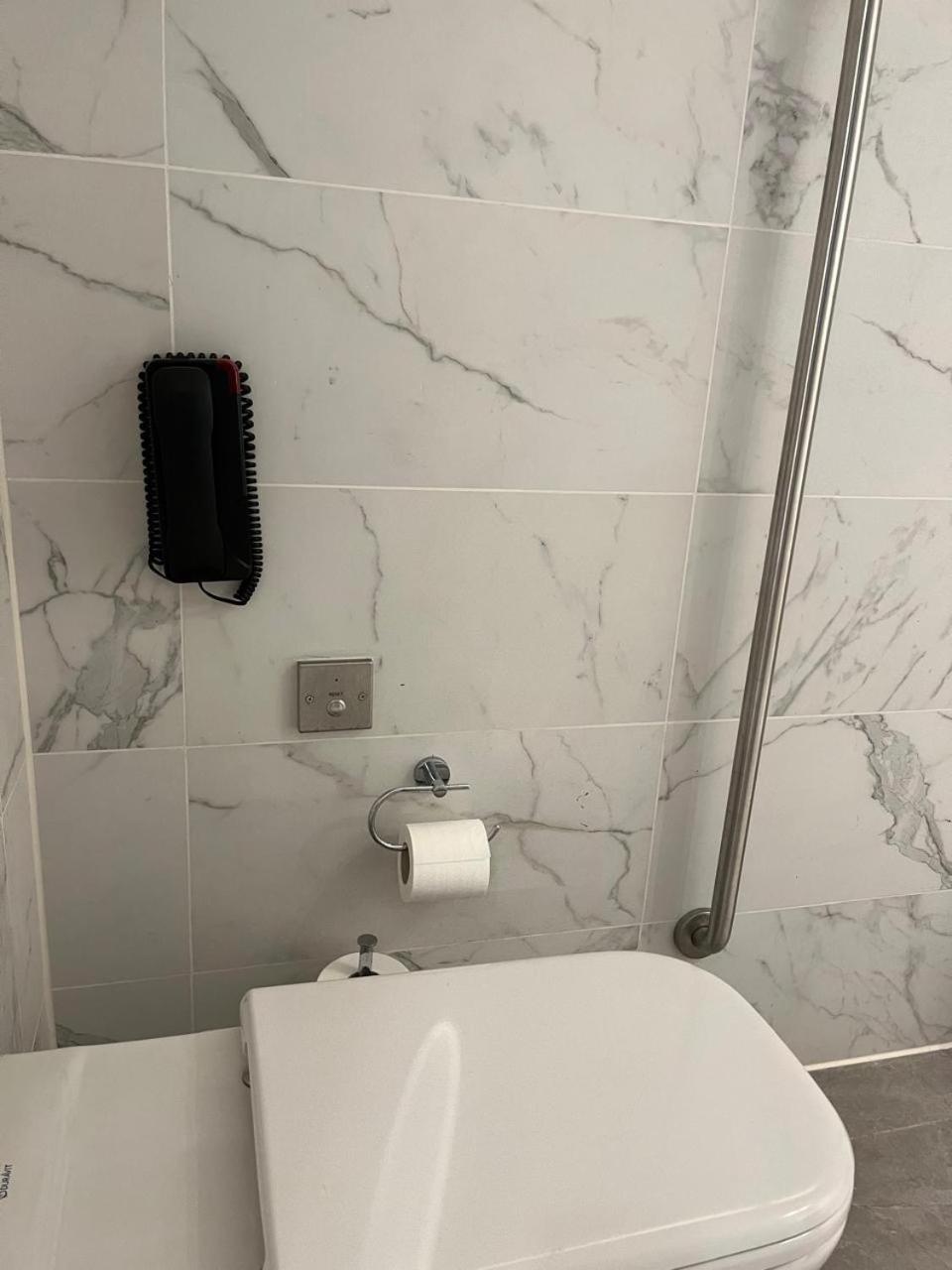 Crowne Plaza - West Cairo Arkan By Ihg 6th of October City Esterno foto A toilet brush holder